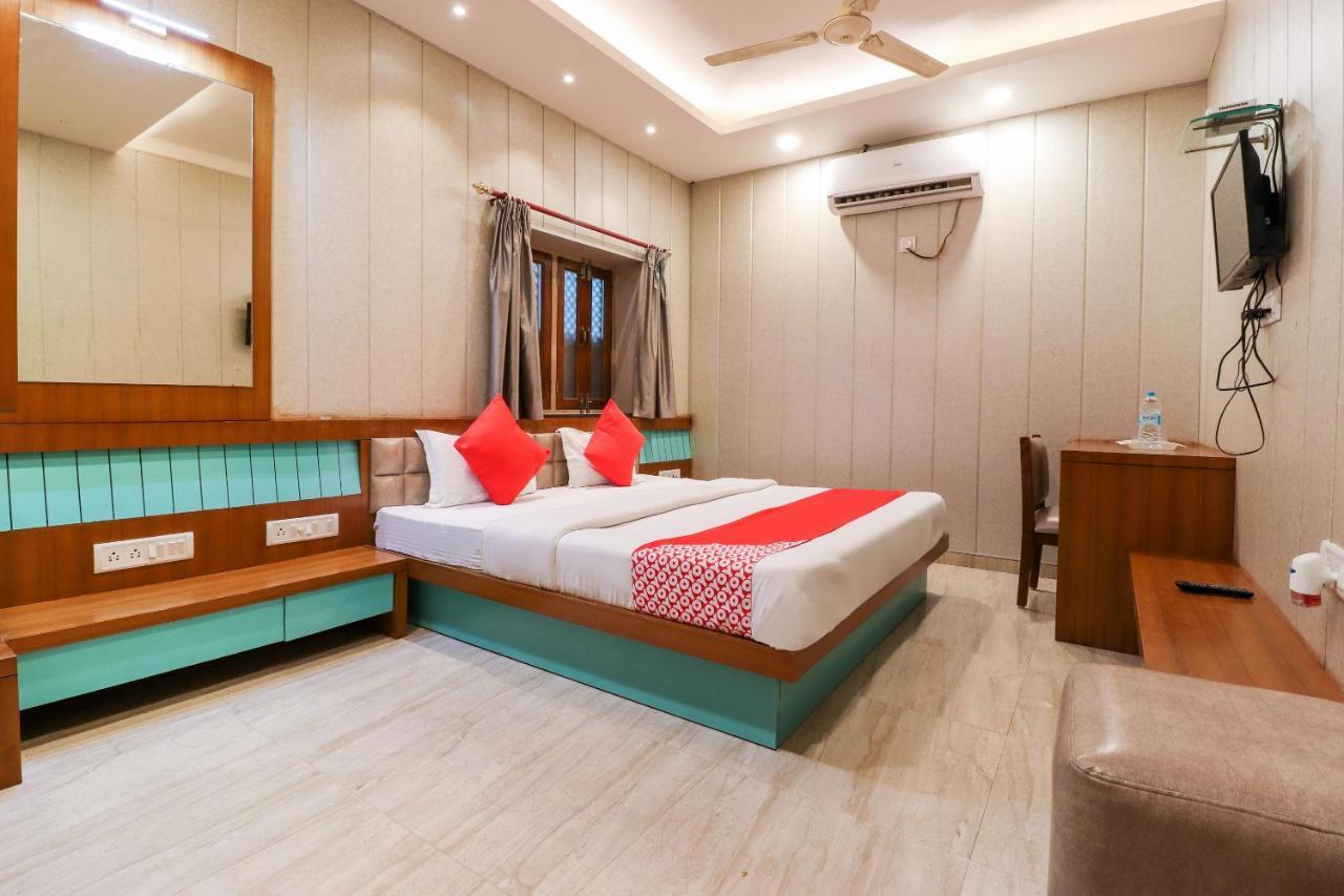 Oyo 26781 Hotel Raghupati Ayodhya Екстер'єр фото