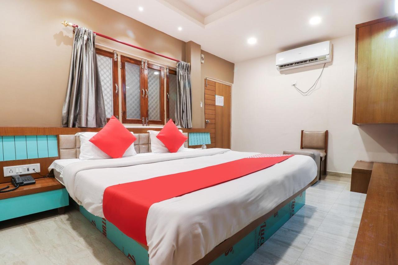 Oyo 26781 Hotel Raghupati Ayodhya Екстер'єр фото