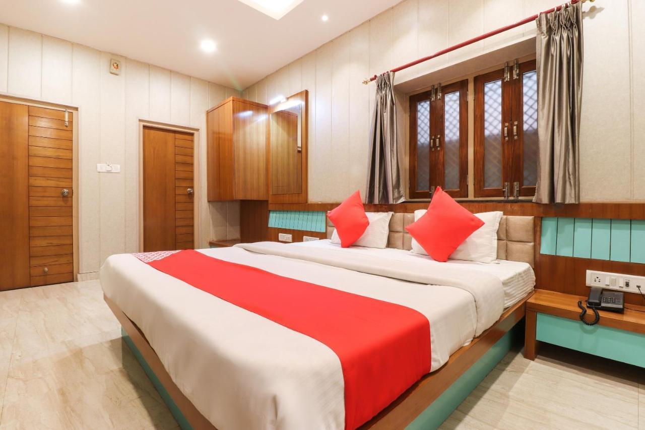 Oyo 26781 Hotel Raghupati Ayodhya Екстер'єр фото